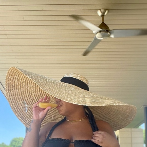 COPY - Oversized Straw Hat - Picture 3 of 3